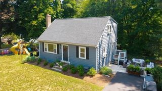30 Chestnut St, Wrentham, MA 02093