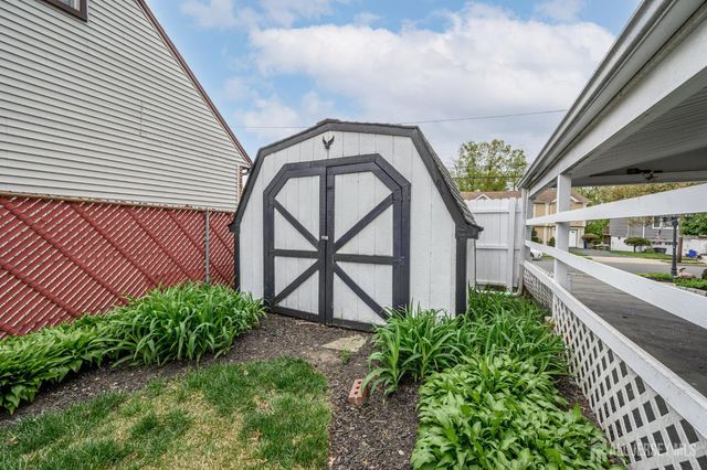 384 Maplewood Avenue, Colonia, NJ 07067