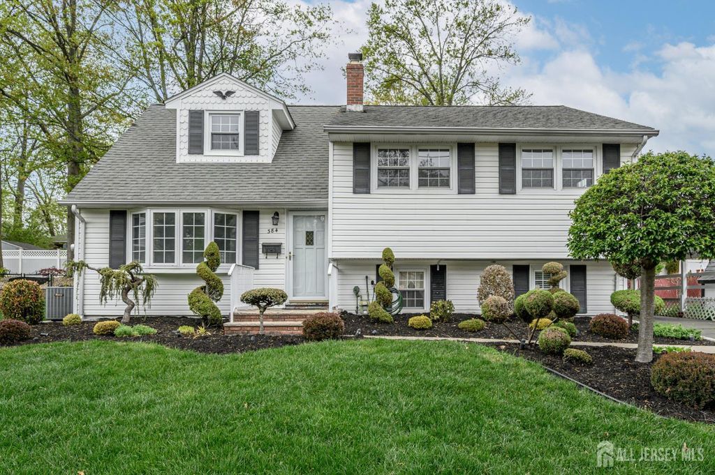 384 Maplewood Avenue, Colonia, NJ 07067