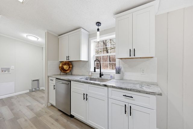 10 Gardner Falls Road, Buckland, MA 01370