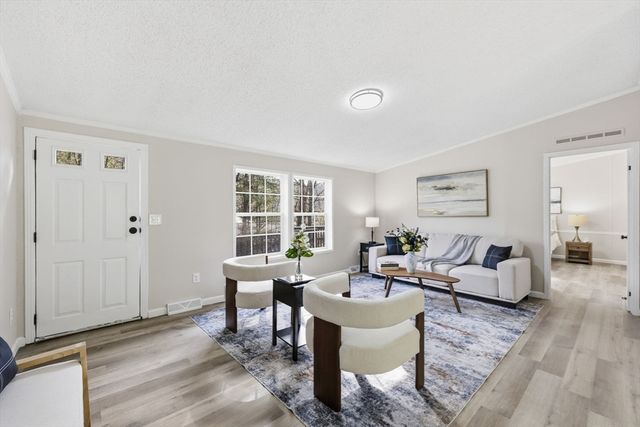 10 Gardner Falls Road, Buckland, MA 01370