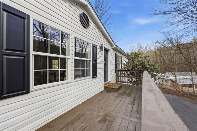 10 Gardner Falls Road, Buckland, MA 01370