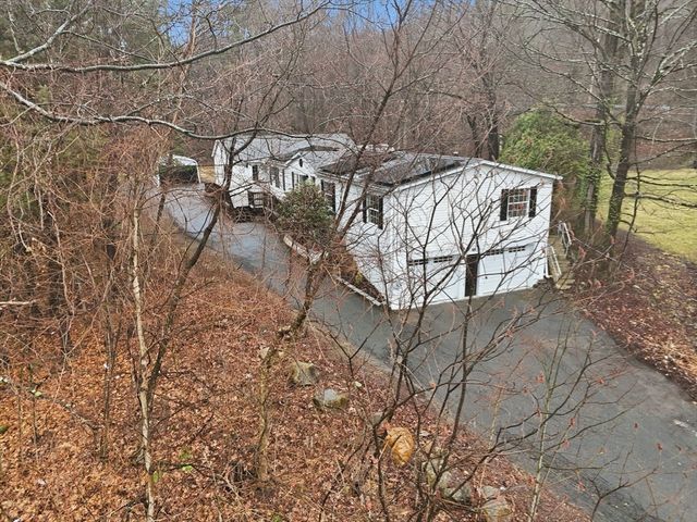 10 Gardner Falls Road, Buckland, MA 01370