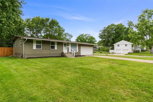 8501 E 93RD Street, Kansas City, MO 64138