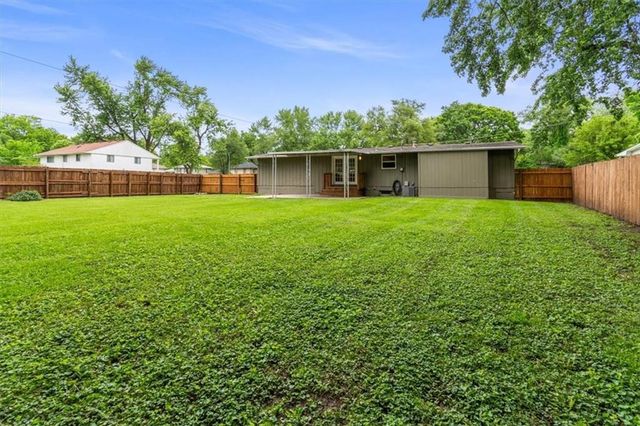 8501 E 93RD Street, Kansas City, MO 64138
