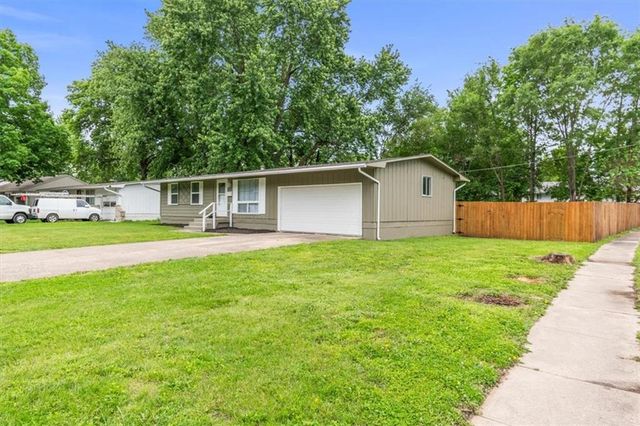 8501 E 93RD Street, Kansas City, MO 64138