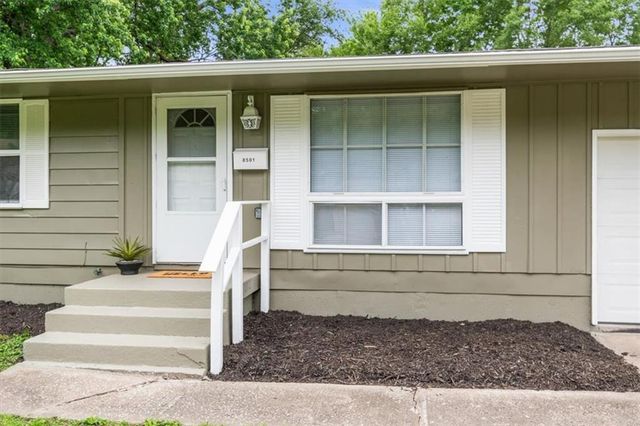 8501 E 93RD Street, Kansas City, MO 64138