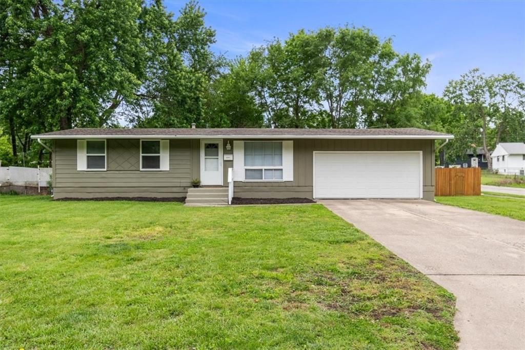 8501 E 93RD Street, Kansas City, MO 64138