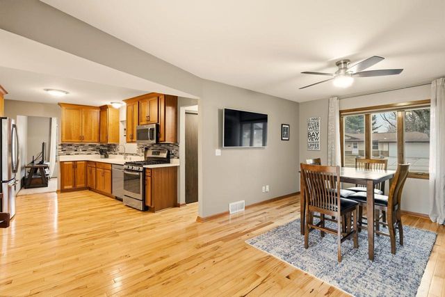 1525 River Highlands DRIVE, Oconomowoc, WI 53066