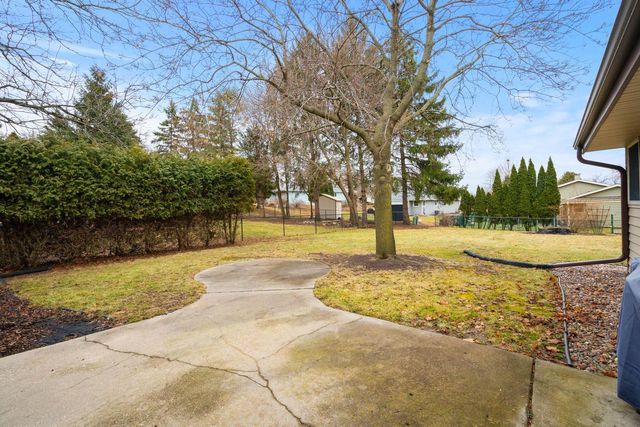 1525 River Highlands DRIVE, Oconomowoc, WI 53066