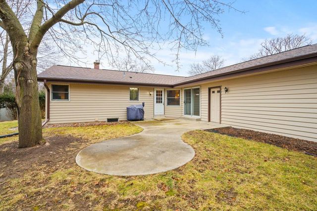 1525 River Highlands DRIVE, Oconomowoc, WI 53066