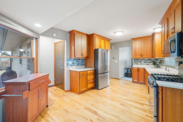 1525 River Highlands DRIVE, Oconomowoc, WI 53066