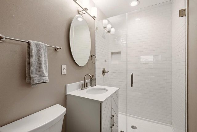 1525 River Highlands DRIVE, Oconomowoc, WI 53066