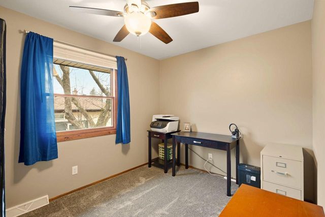 1525 River Highlands DRIVE, Oconomowoc, WI 53066