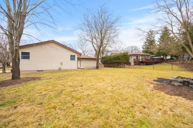 1525 River Highlands DRIVE, Oconomowoc, WI 53066