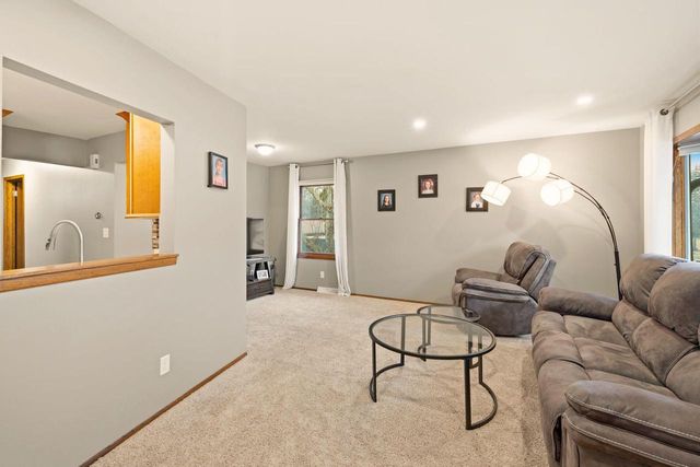 1525 River Highlands DRIVE, Oconomowoc, WI 53066