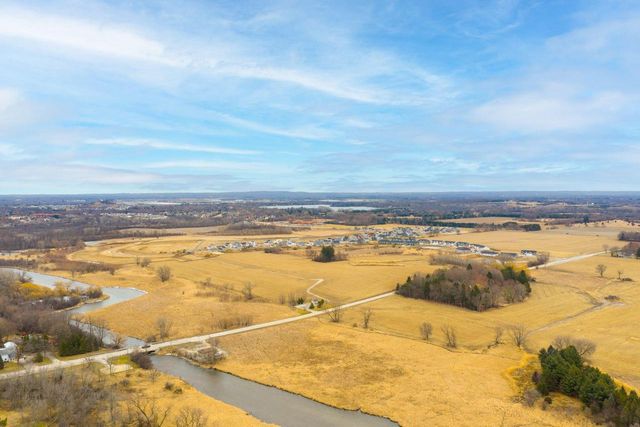 1525 River Highlands DRIVE, Oconomowoc, WI 53066