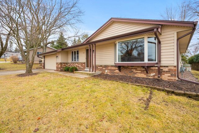 1525 River Highlands DRIVE, Oconomowoc, WI 53066