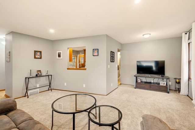 1525 River Highlands DRIVE, Oconomowoc, WI 53066