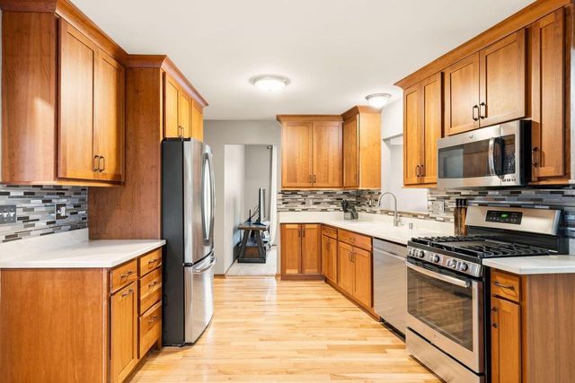 1525 River Highlands DRIVE, Oconomowoc, WI 53066