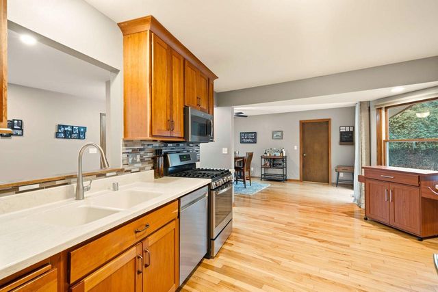 1525 River Highlands DRIVE, Oconomowoc, WI 53066