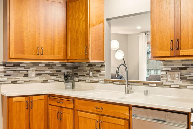 1525 River Highlands DRIVE, Oconomowoc, WI 53066