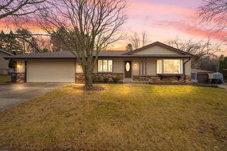 1525 River Highlands DRIVE, Oconomowoc, WI 53066