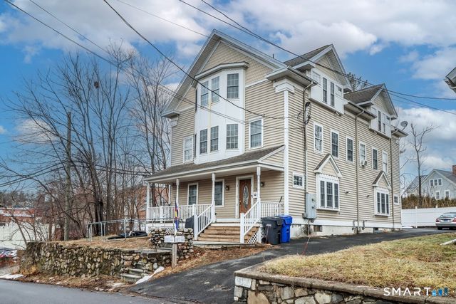 11 Middle Street, New Milford, CT 06776