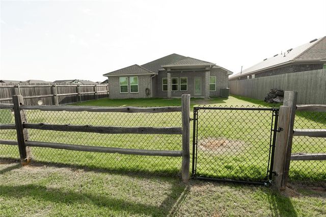 245 Vista Drive, Yukon, OK 73099