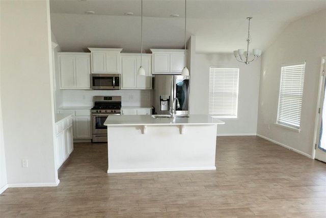 245 Vista Drive, Yukon, OK 73099