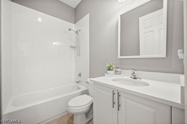 3454 Pacific DR, Naples, FL 34119