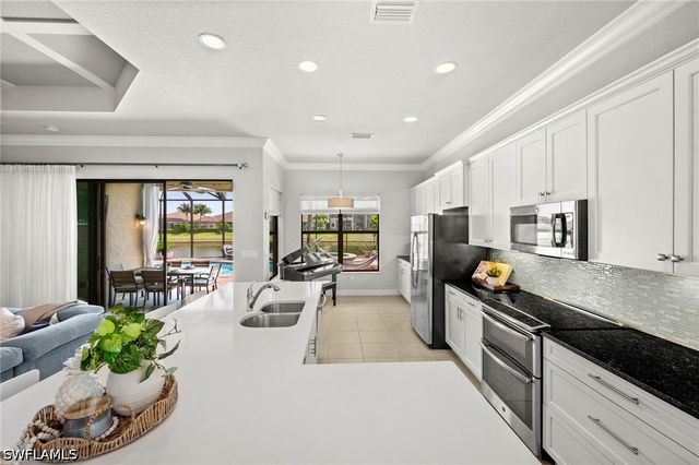 3454 Pacific DR, Naples, FL 34119