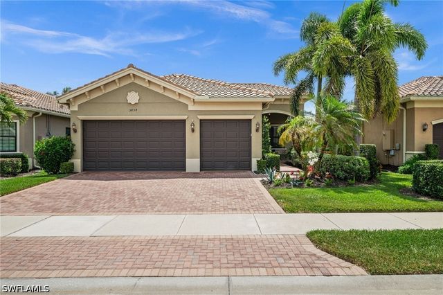 3454 Pacific DR, Naples, FL 34119