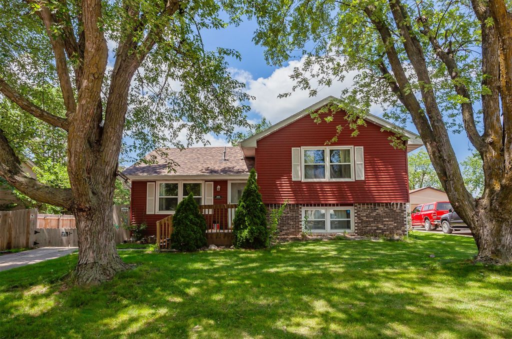 202 11th Avenue NW, Altoona, IA 50009