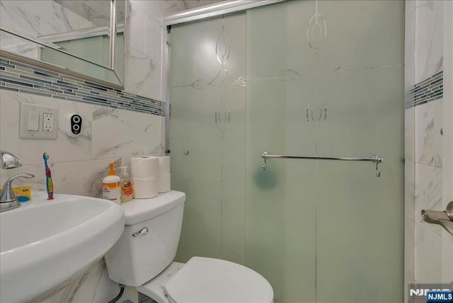 644 Valley Brook Avenue, Lyndhurst, NJ 07071