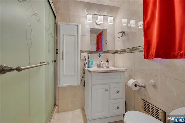 644 Valley Brook Avenue, Lyndhurst, NJ 07071