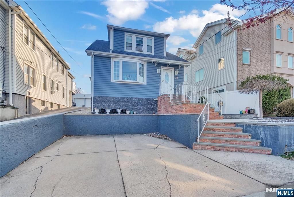 644 Valley Brook Avenue, Lyndhurst, NJ 07071