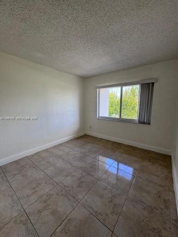 7920 Camino Real m-401, Miami, FL 33143