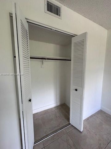 7920 Camino Real m-401, Miami, FL 33143