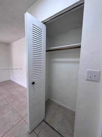 7920 Camino Real m-401, Miami, FL 33143