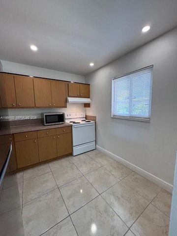 7920 Camino Real m-401, Miami, FL 33143