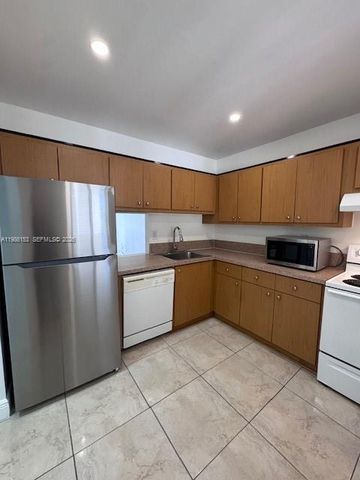 7920 Camino Real m-401, Miami, FL 33143