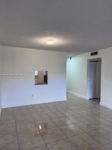 7920 Camino Real m-401, Miami, FL 33143