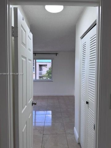 7920 Camino Real m-401, Miami, FL 33143