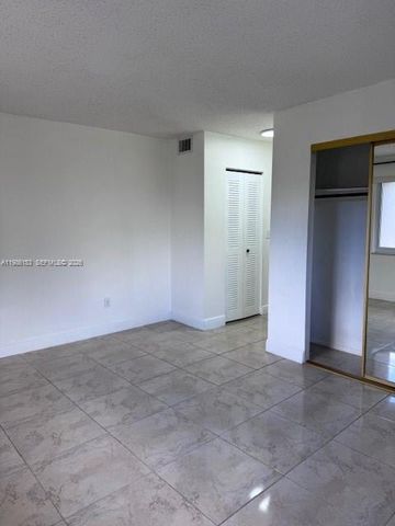 7920 Camino Real m-401, Miami, FL 33143