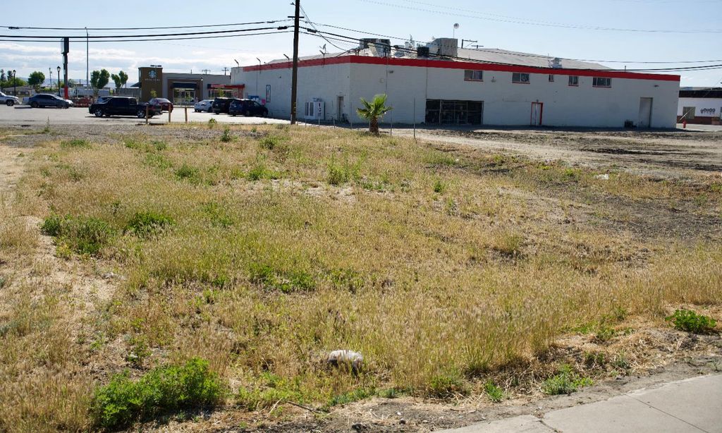 Image 3 of property listing at 1148 O Street, Firebaugh, CA 93622