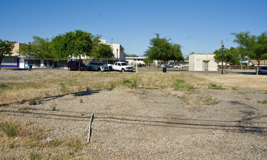 Image 4 of property listing at 1148 O Street, Firebaugh, CA 93622