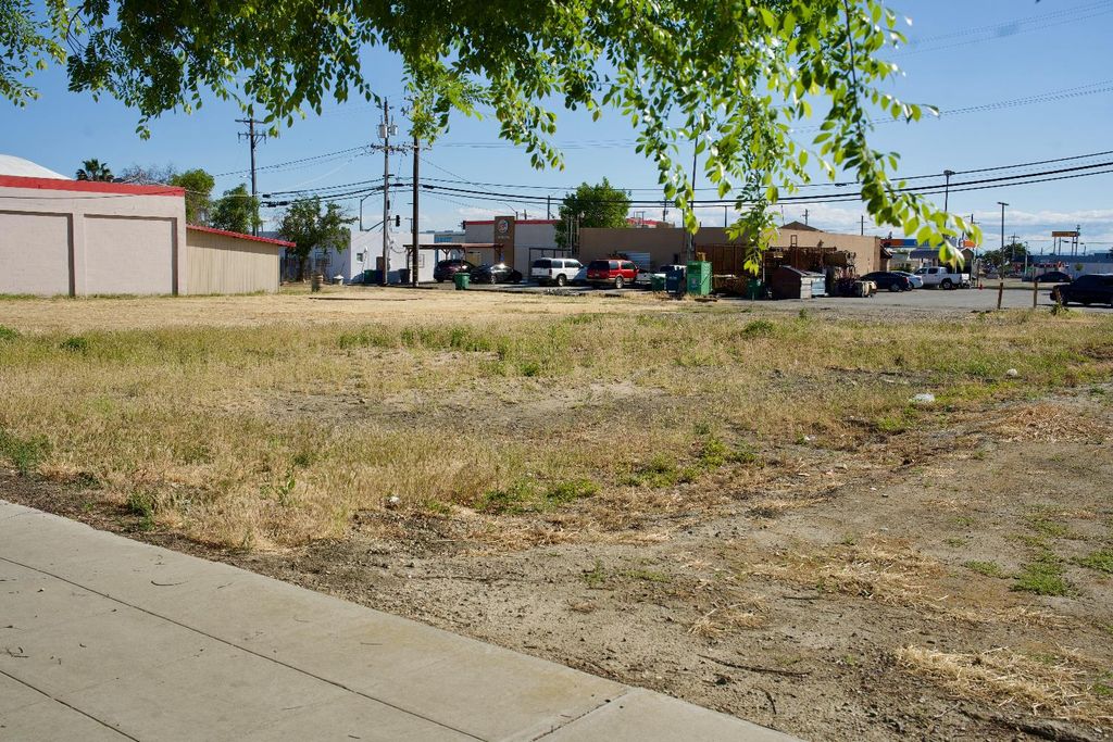 Image 6 of property listing at 1148 O Street, Firebaugh, CA 93622