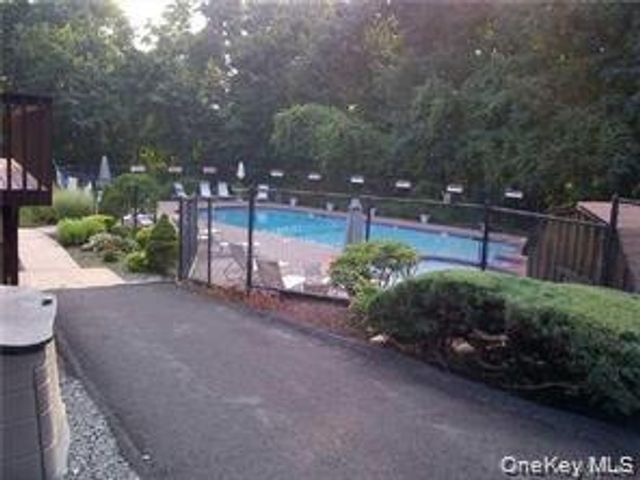 1 Lawrence Park 12, Piermont, NY 10968