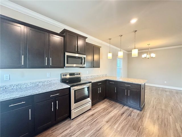 1013 NE Heights Lane, Bentonville, AR 72712